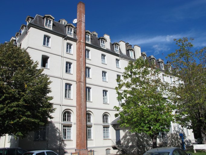 Vue d'ensemble de l'élévation postérieure.