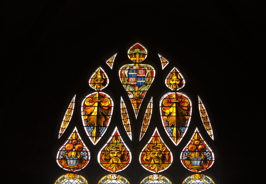Chapelle latérale nef - Verrière ornementale - Armoiries de l'évêque Dominique de Vic - Milieu 17e s.