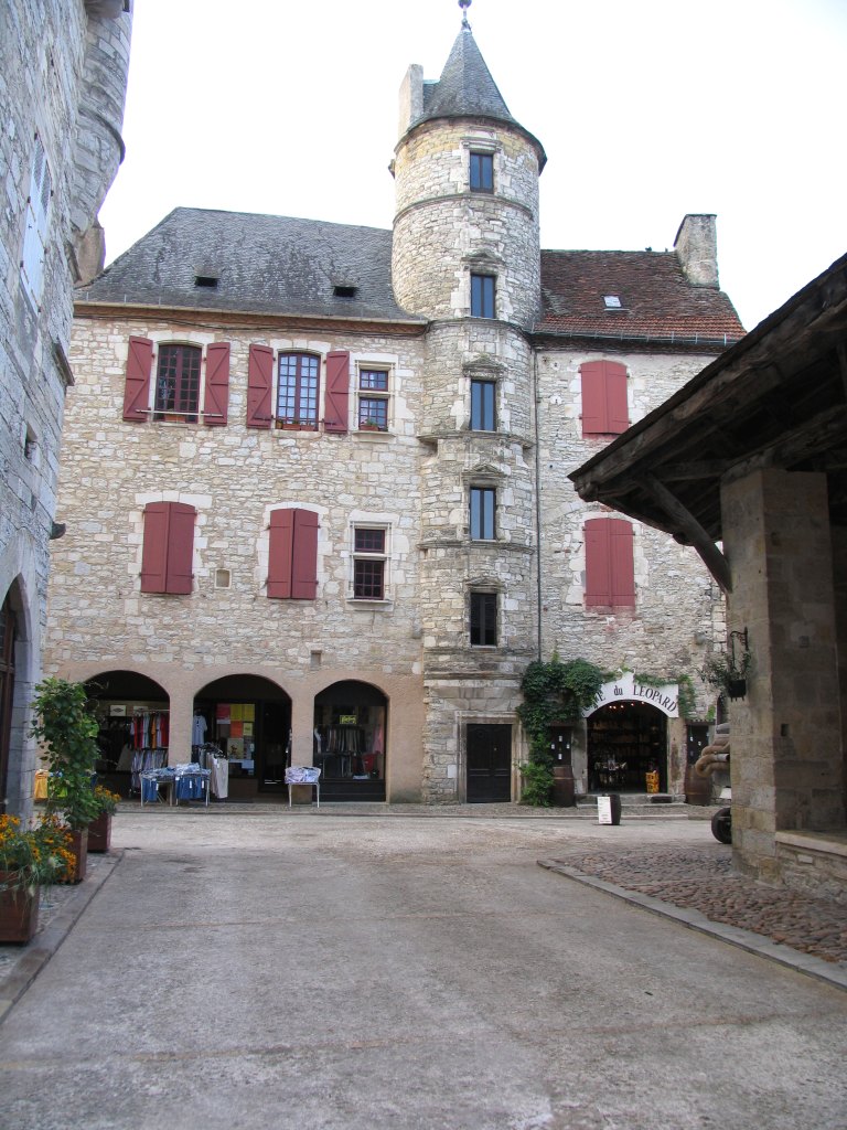 Vue de la façade nord, sur la rue Henri Court Mantel.