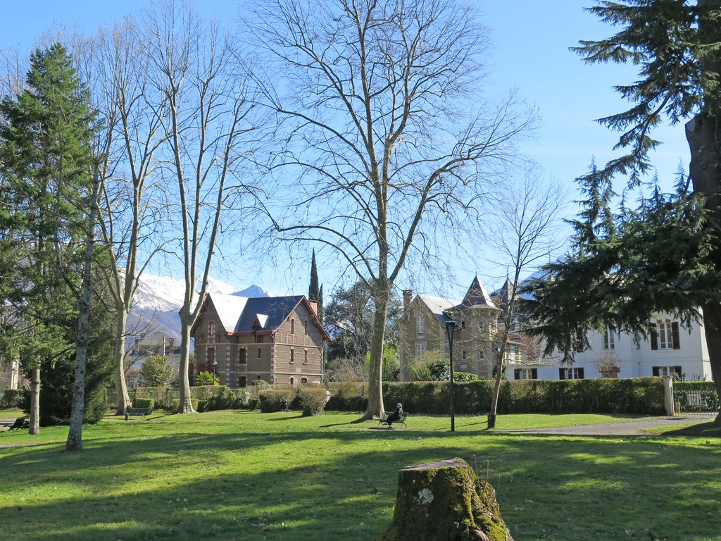 Autour du jardin, villas cossues des années 1900.