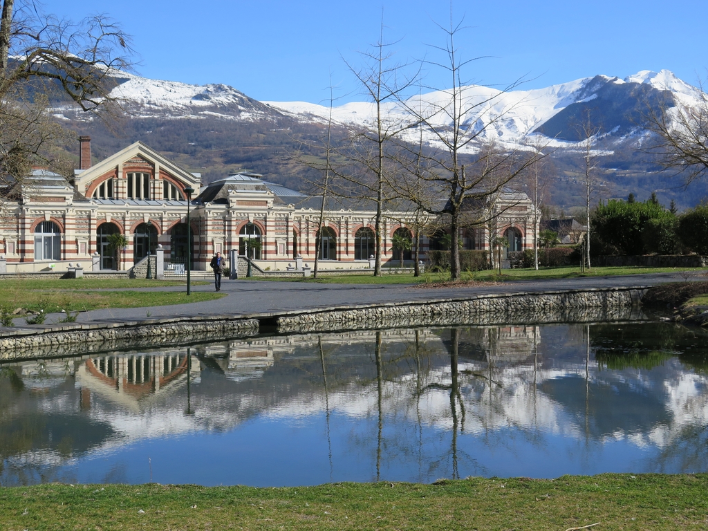 Vue d'ensemble. : à droite, l'aile construite à l'identique en 2010.