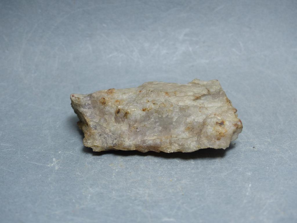 Echantillon de «Pétalite» identifié PL1142 découvert à «Uto en Suède».