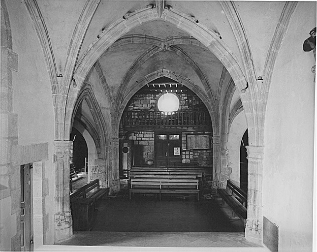 Vue générale du choeur vers le bas de la nef.