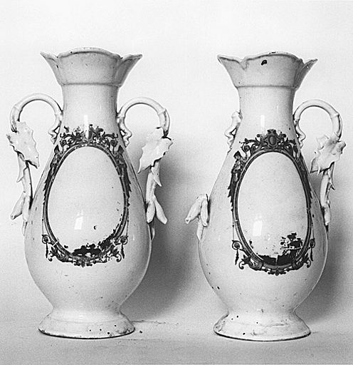 Paire de vases à fleurs