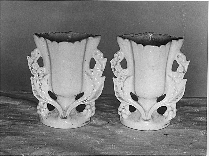 Paire de vases à fleurs (vases cornets)