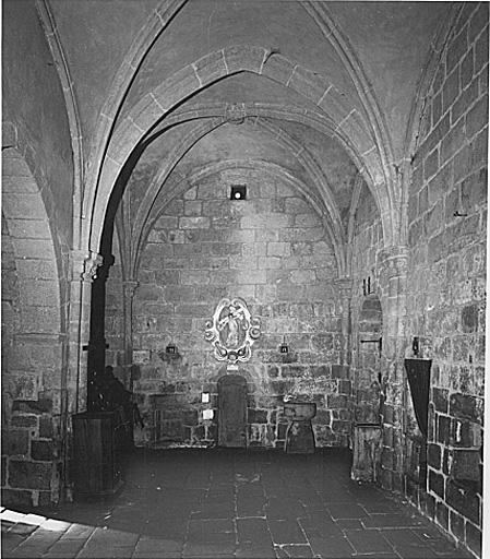 Intérieur, vaisseau gothique : du choeur vers la nef.