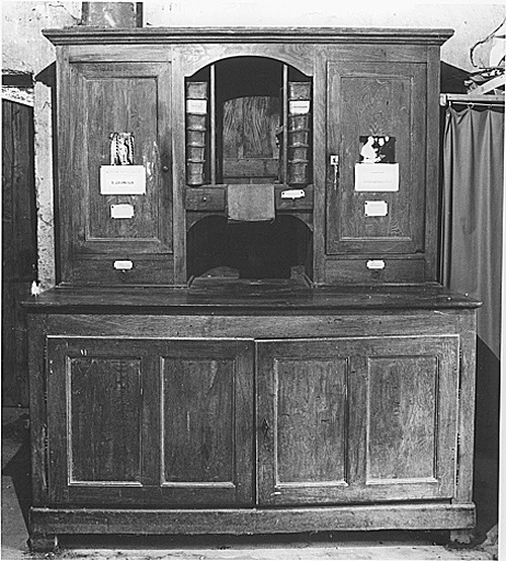 Meuble de sacristie (chasublier et armoire)