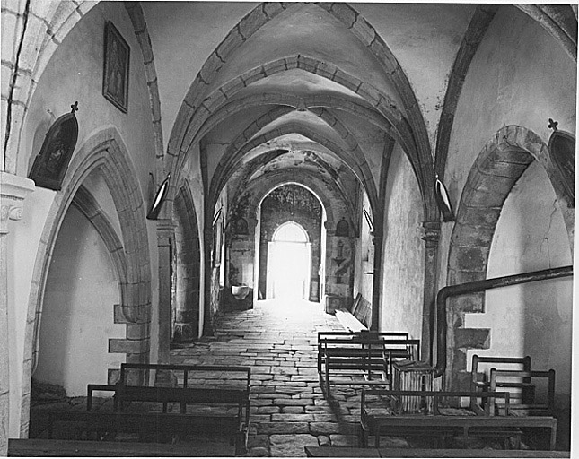 Vue générale du choeur vers le bas de la nef.