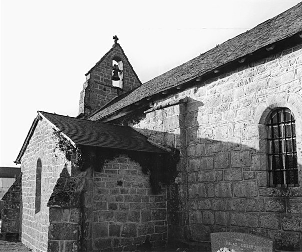 Façade et chapelle sud.