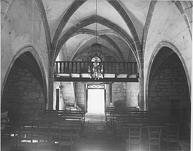 Vue générale du choeur vers le bas de la nef.