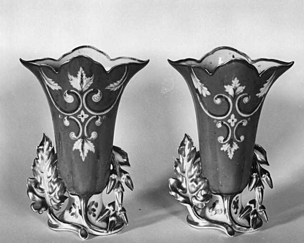 2 vases à fleurs (vases cornets)