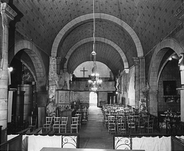 Vue intérieure du choeur vers la nef.