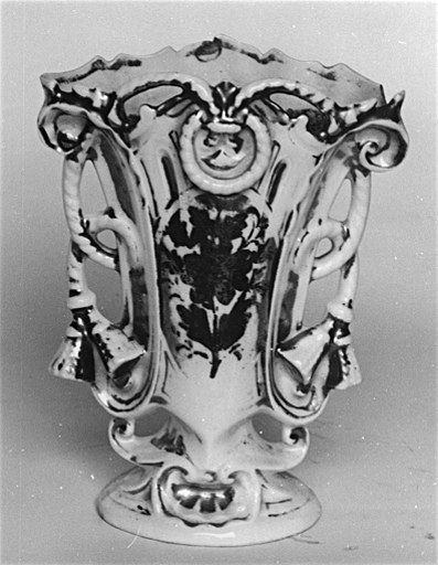 Vase à fleurs (vase cornet)