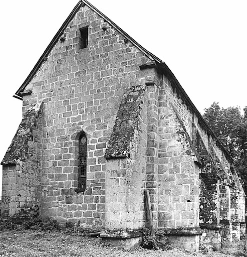 Chevet et façade nord.