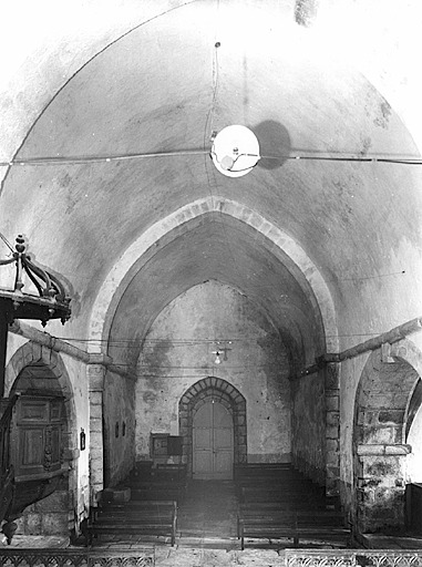 Vue intérieure depuis le choeur.