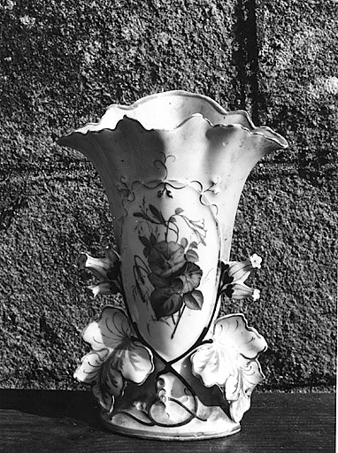 Vase à fleurs (vase cornet)