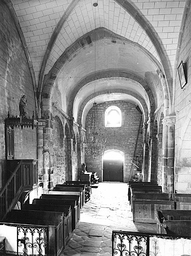 Intérieur, vue depuis le choeur.