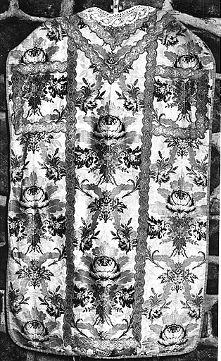 Chasuble, manipule, étole, voile de calice, bourse de corporal