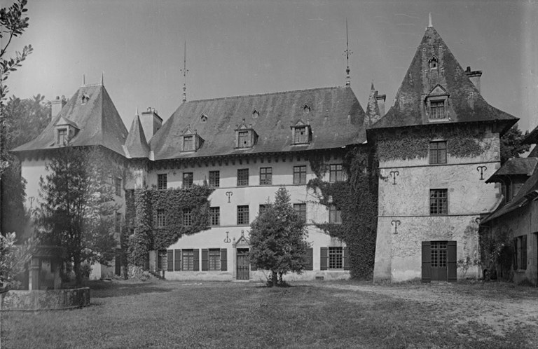 Façade principale, côté est.