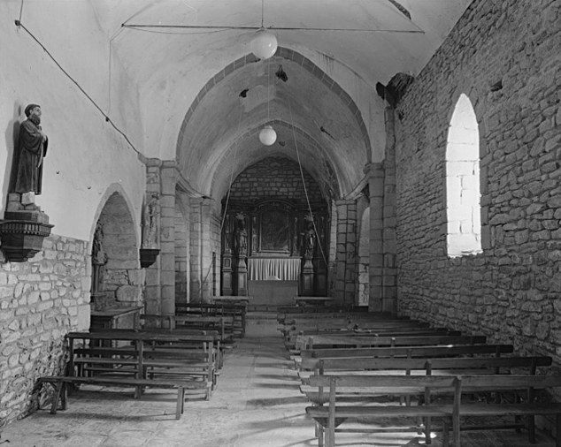 Vue générale intérieure de la nef vers le choeur.