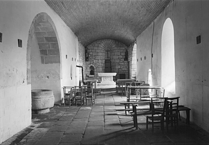 Vue générale intérieure de la nef vers le choeur.