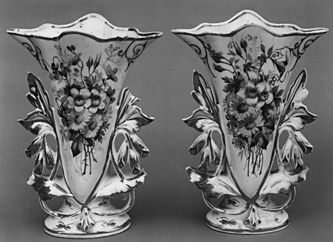 2 vases à fleurs (vases cornets)