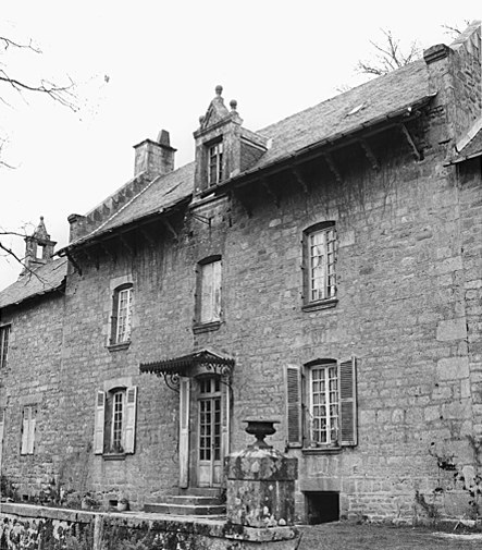 Elévation sud-ouest, vue de biais.