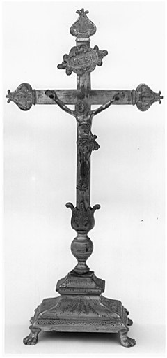 Croix d'autel : Christ en croix