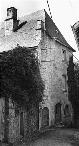 Façade sur rue de la Garde.