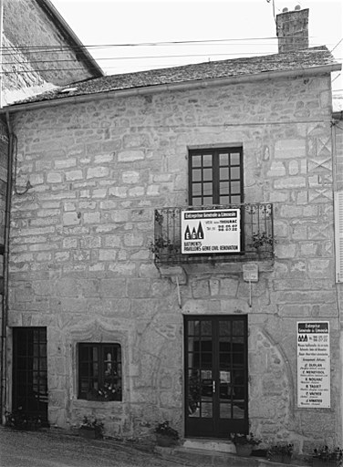 Façade sur rue de la Garde.