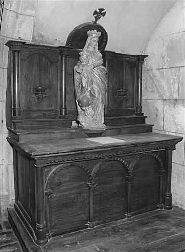 Autel, gradin d'autel, retable et statue de Notre-Dame des Victoires (autel de la Vierge)