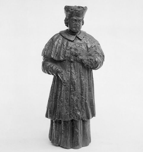 Statuette de saint clerc : face.