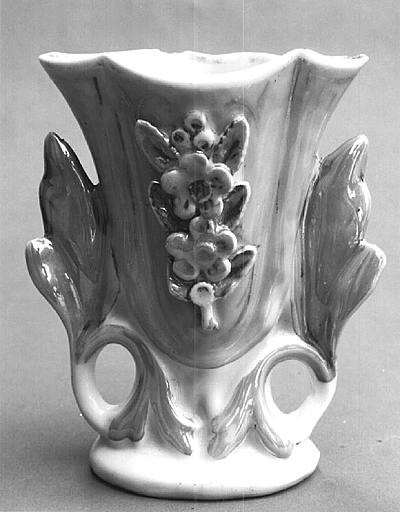 Vase à fleurs (vase cornet)