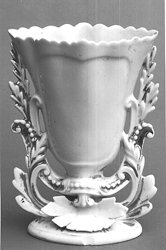 Vase à fleurs (vase cornet)