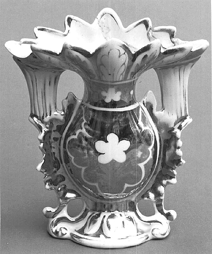 Vase à fleurs (vase cornet)