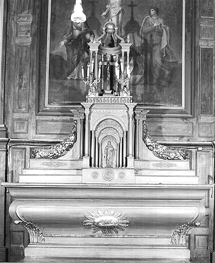 Autel, tabernacle et exposition.