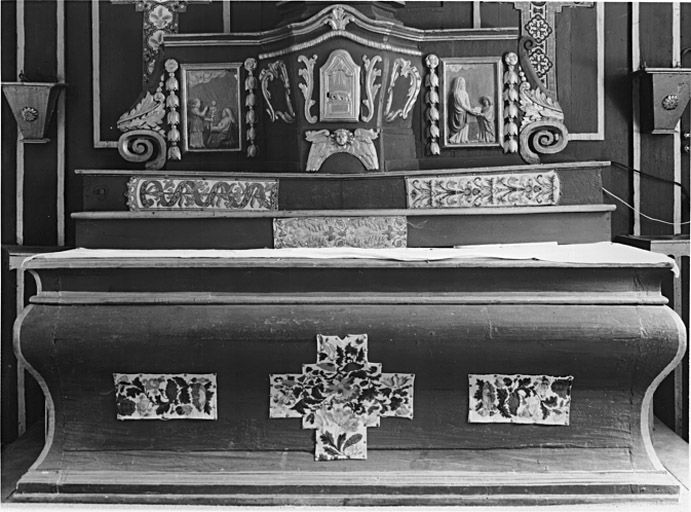 Détail de l'autel et du tabernacle.