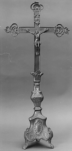 Croix d'autel : Christ en croix