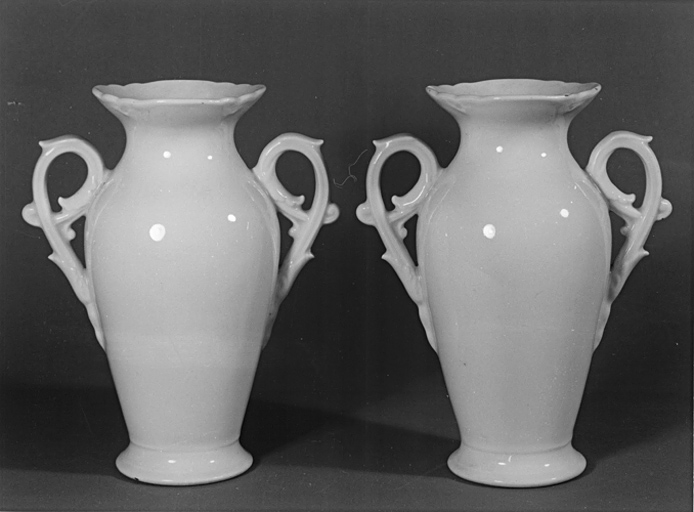 2 vases à fleurs