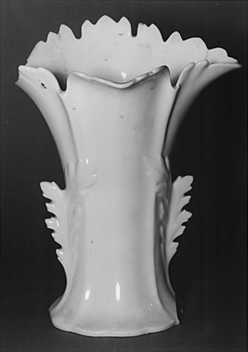 Vase à fleurs (vase cornet)