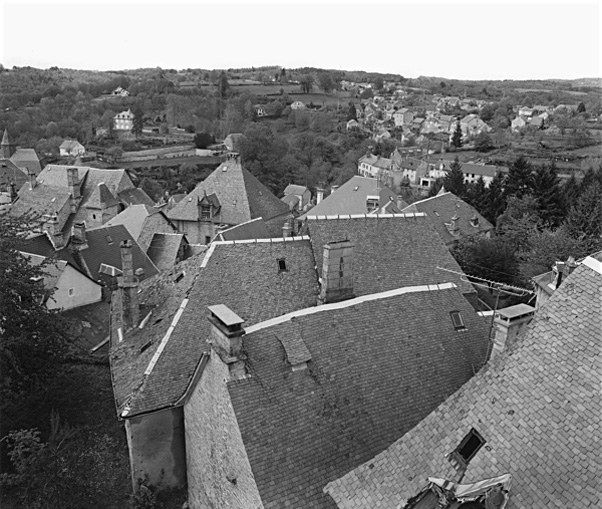 Partie nord-est de la ville, avec emplacement de l'ancien château et vue générale du quartier de la Côte.