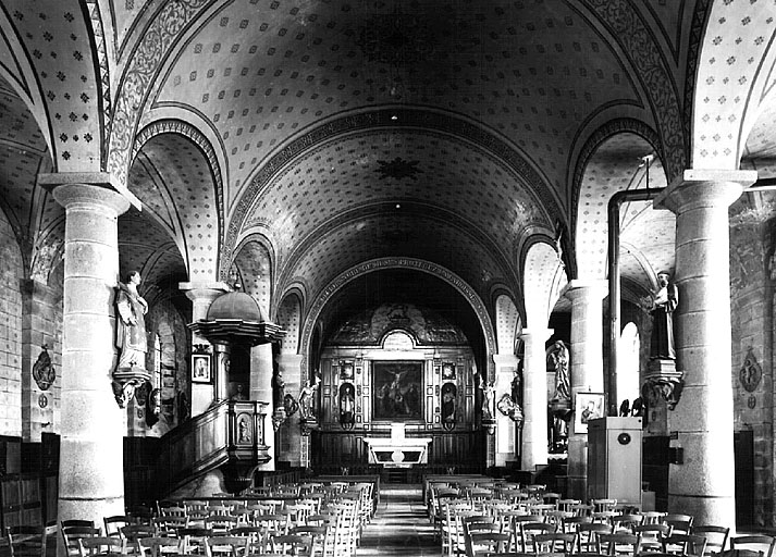 Vue intérieure vers le choeur.