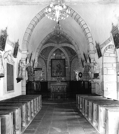 Vue intérieure vers le choeur.