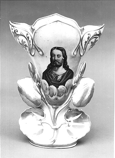 Vase d'autel (vase cornet)