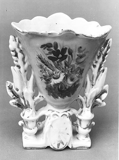 Vase à fleurs (vase cornet)