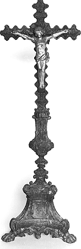 Croix d'autel : Christ en croix