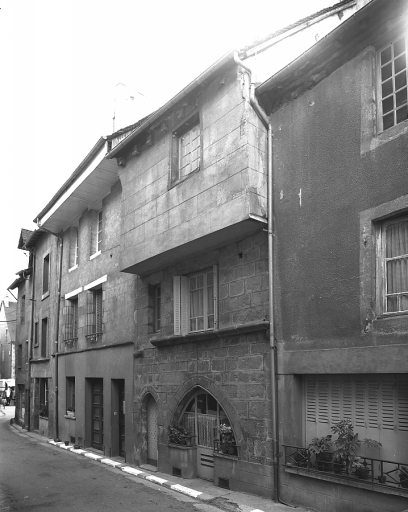 4 route d'Aubusson, rue des Tours de l'Horloge. Maison (AM 453). Maison de type médiéval urbain Vue d'ensemble de l' élévation antérieure donnant sur la rue des Tours de l 'Horloge.