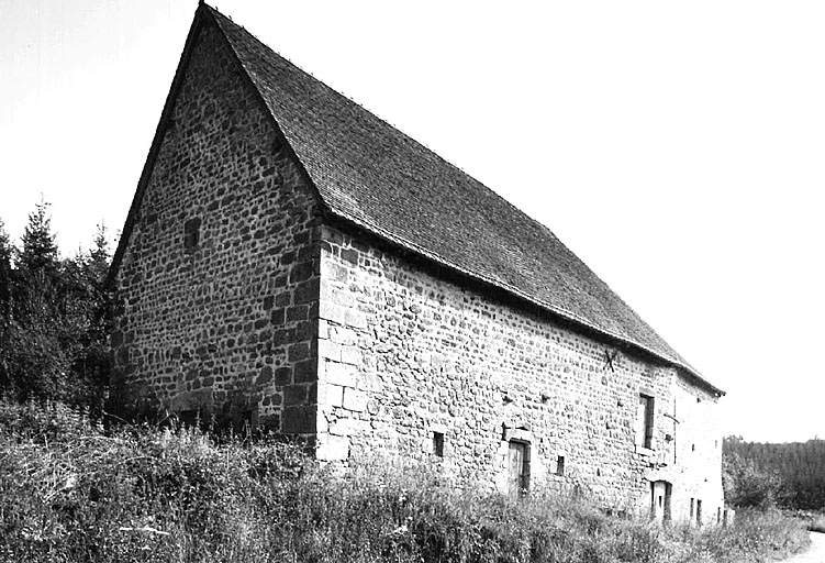 Grange-étable de l'ancien domaine agricole.