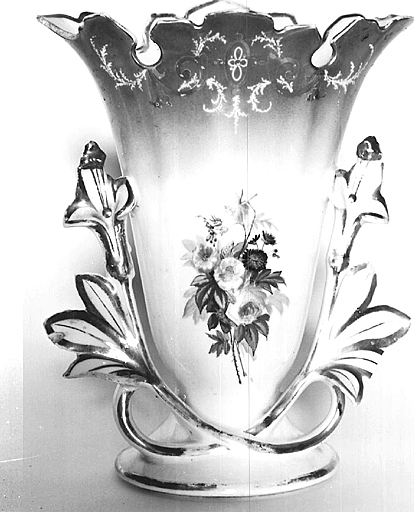 Vase à fleurs (vase cornet)