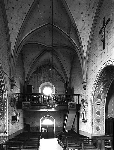 Vue intérieure depuis le choeur.